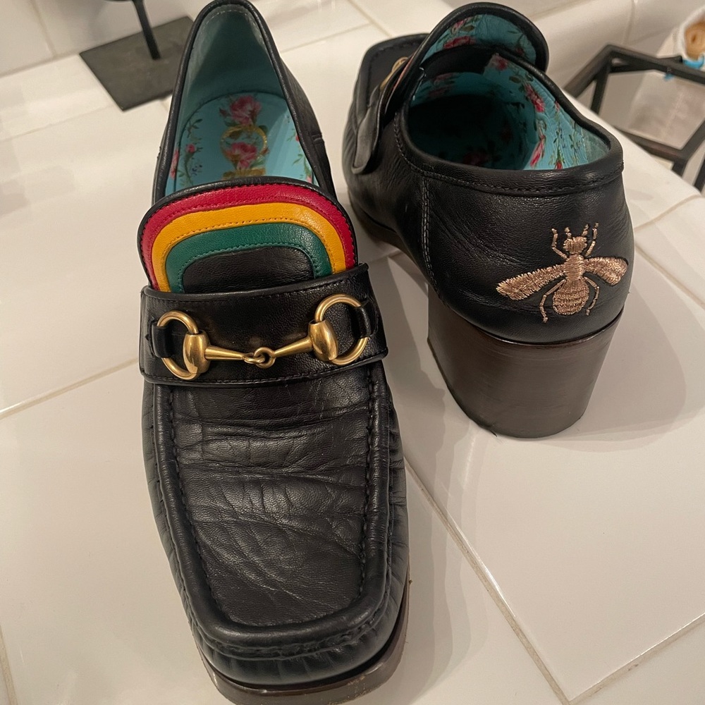 Gorgeous rainbow special edition Gucci loafers, gently used great condition. ❤️